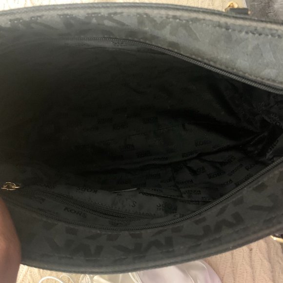 Black authentic Michael Kors Purse w/ gold handles - Picture 5 of 5